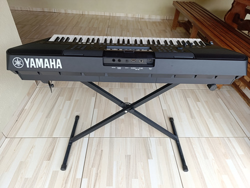 Teclado Yamaha Psr-e463 + Capa + Suporte + Pedal Usado Preto (Usado)