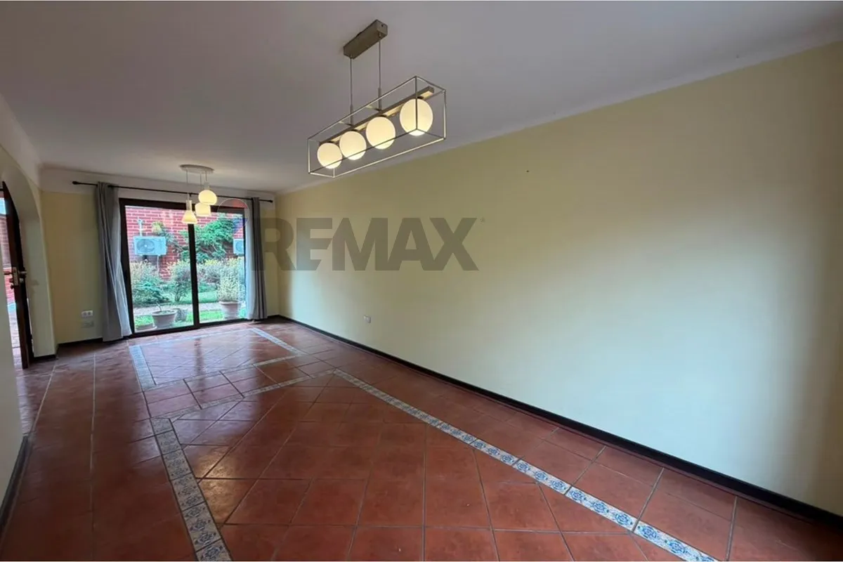 Imagen 2 de 18 de Arriendo Casa 4d-3b Condominio. Ñuñoa