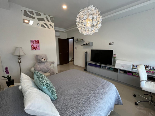 Casa En Venta En Costa De Oro, 4 Recámaras Cada Una Con Baño, Una De Ellas En Planta Baja, Alberca Y Jardín En Boca Del Río, Veracruz