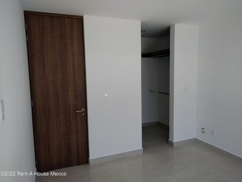 Imagen 9 de 14 de Casa Con Roof Garden Y Jardín, Zákia - Renta