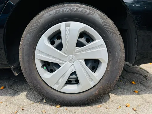 Toyota Yaris 4p Sedán Base L4/1.5 Aut
