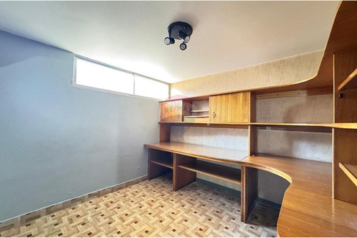 5 Dormitorios 3 Pisos Más Subterráneo Condominio