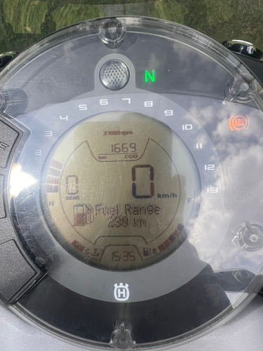 Imagen 10 de 25 de Husqvarna Svartpilen 200 2022