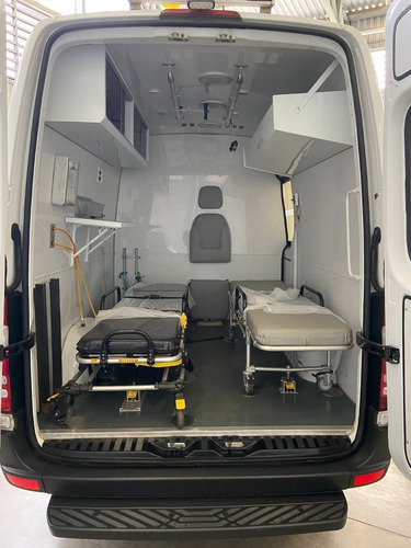 Imagem 6 de 11 de Sprinter 415 2018 Ambulância Com 129 Mil Km