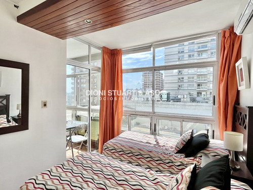 En Venta 2 Dormitorios En Punta Del Este - Frente A Plaza Los Artesanos - Oportunidad