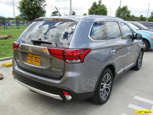 Mitsubishi Outlander At 2.4 4x4 7p