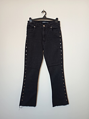 Jean St. Marie Negro Con Tachas, Talle 36/38