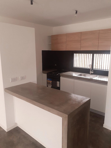 Imagen 2 de 6 de Moderna Casa En Ph A Estrenar, Cerca Del Centro De Lobos