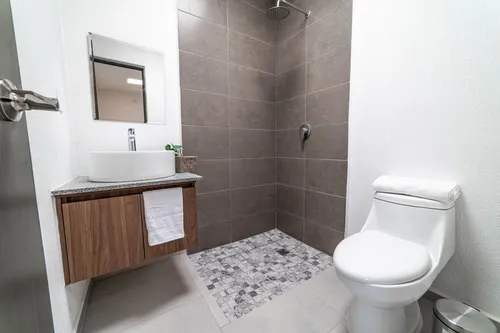 Casa De 3 Recámaras, 2.5 Baños Y Patio