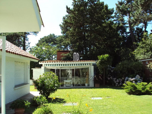 Excelente Propiedad A La Venta En Muy Buena Ubicación, Amplio Terreno Con Piscina