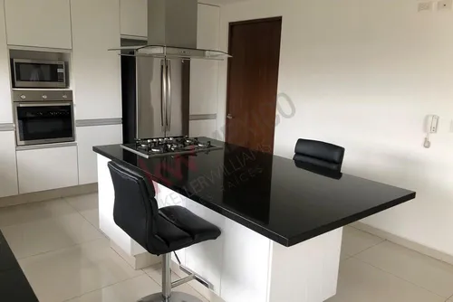 Venta De Casa Con Recámara En Planta Baja En Lomas De Angelópolis