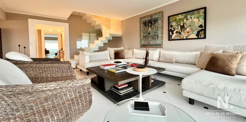 Espectacular Departamento En Venta Frente Al Mar, Penthouse De 4 Dormitorios. Punta Del Este