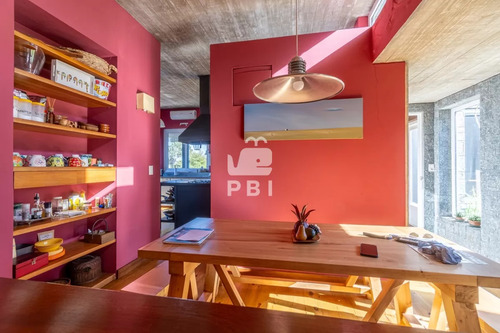 Espléndida Mansión De 8 Dormitorios En La Barra: Un Refugio De Lujo Y Elegancia - Ref : Pbi12865