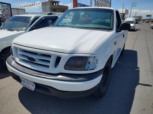 Ford F-250 Standar, 8 Cilindros