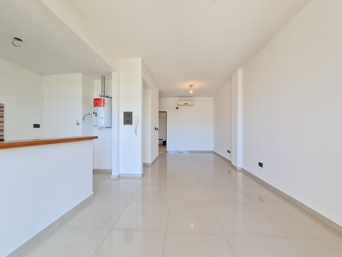 Venta De Departamento 1 Dormitorio Con Cochera, La Plata