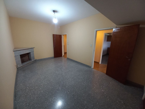 Casa + 2 Locales En Inmaculado Estado De Conservación!