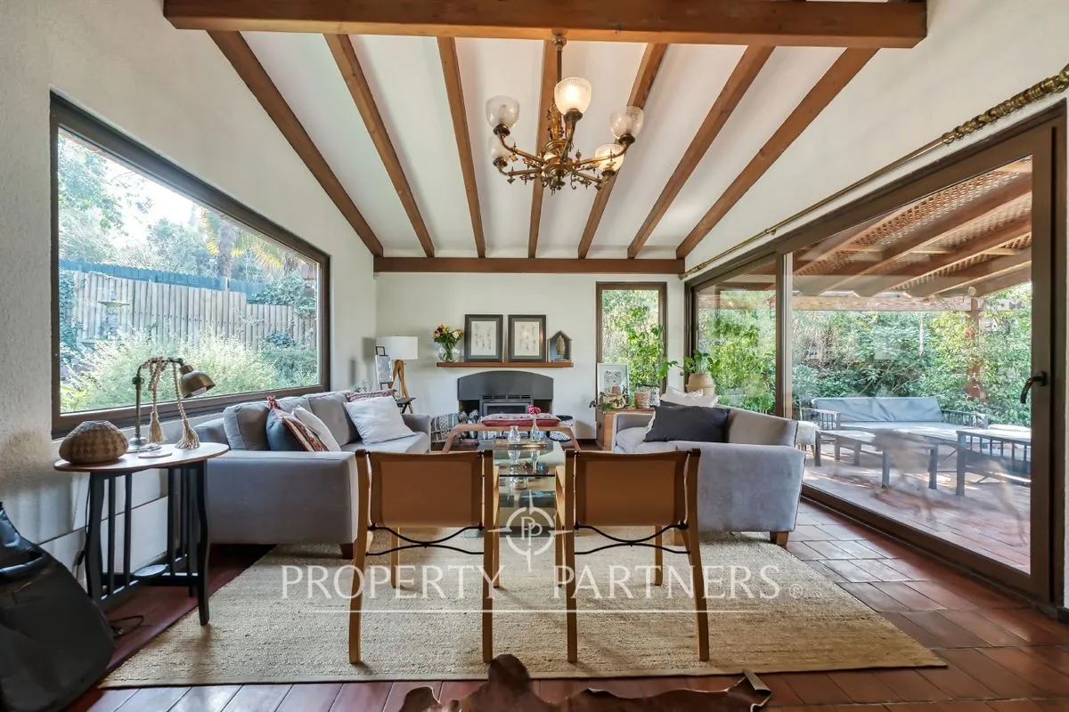 Imagen 2 de 19 de Acogedora Casa Con Gran Jardín Y Vista Despejada A...