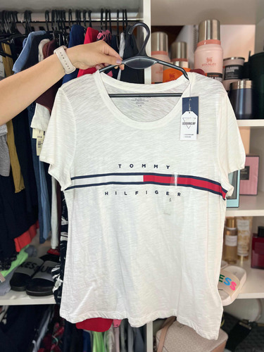 Remera Fallada Tommy Hilfiger Con Detalle De Mancha Original