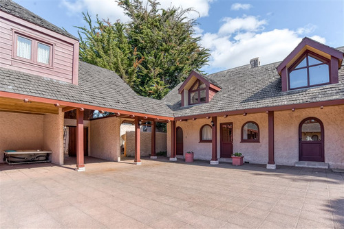 Casa En Venta De 7 Dorm. En Puerto Varas