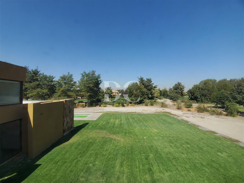Casa En Venta De 5 Dorm. En Colina Chicureo, Las Brisas