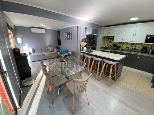 Casa En Ñuñoa De 3 Niveles Con Piscina, Jardín Y Quincho