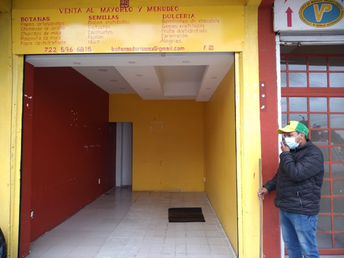 Imagen 4 de 4 de Pequeño Local En Importante Plaza Sobre Vialidad Metepec