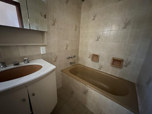 Casa En Alquiler En Vicente Lopez, Olivos - 5 Ambientes