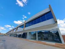 Comprar Local Comercial En Alquiler En Barquisimeto Zona Industrial Ii En Plaza Comercial Privada Con Baños Area De Oficinas Y Maleteros! Cod 25 10332 Soy Gabi Irastorza Comunicate.                           