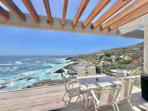 Gran Y Sólida Casa En Venta Con Privilegiada Vista, Zapallar