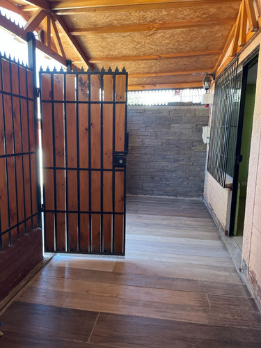 Arriendo De Bella Casa Amplia En Pasaje Domingo Jara