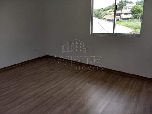 Apartamento A Venda No Bairro Abraao Em Florianopolis - V-77809