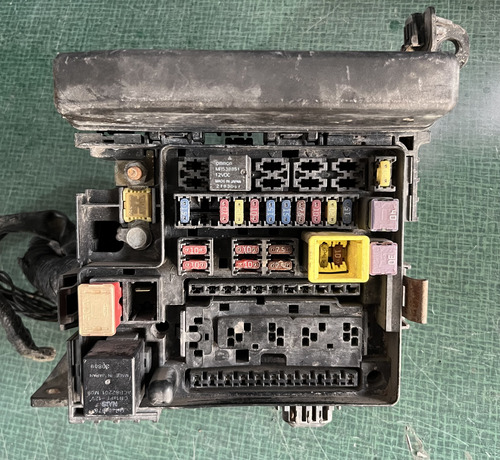 Caja De Fusibles Mitsubishi Lancer 2002 2003 2004 2005 2006 (Usado)