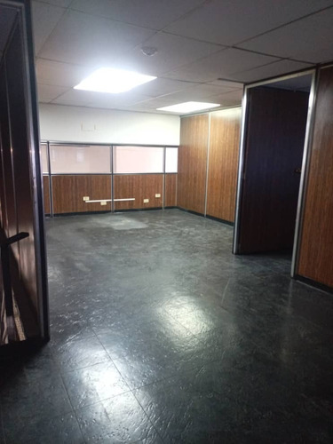 Imagen 26 de 30 de Alquiler De Planta Comercial En Edificio Boleita Sur