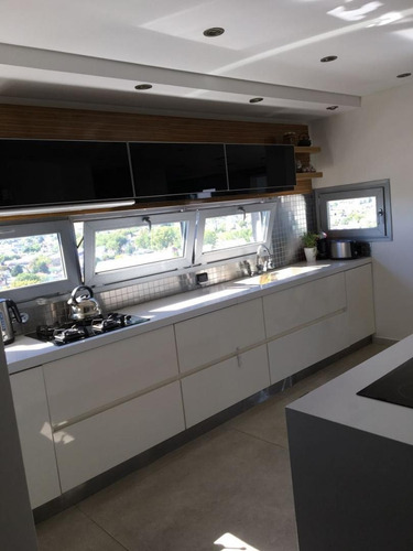 En Venta En Villa Bosch, Piso Unico Centrico Exclusivo Con Entrada Propia Cochera Dos Autos F: 10058