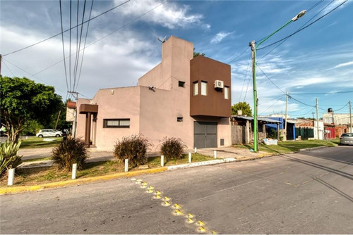 Imagen 2 de 24 de Venta De Casa 2 Dormitorios En Ensenada.