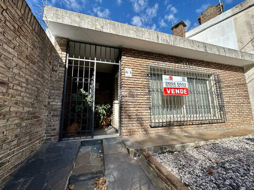 Casa En Venta De 3 Dormitorios A Pasos De 8 De Octubre