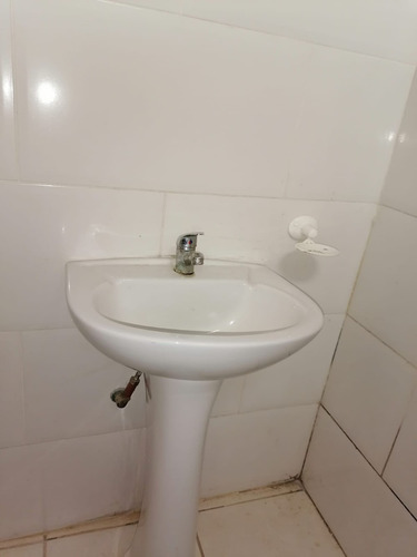 Sobre Av. Giannattasio Local Comercial 50 M2 Alquiler