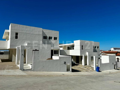 Casa Nueva En Venta En Colinas Del Sauzal, Ensenada, Baja California