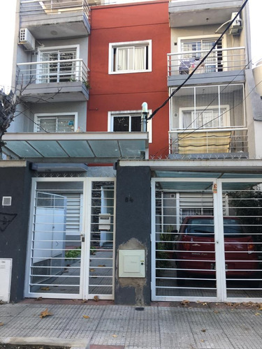 Departamento 2 Ambientes En Duplex Con Amplio Balcon