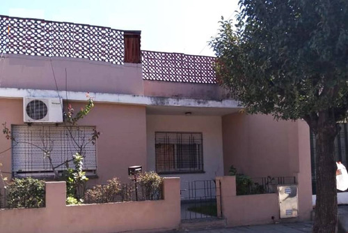 Casa En Venta En Villa Luzuriaga