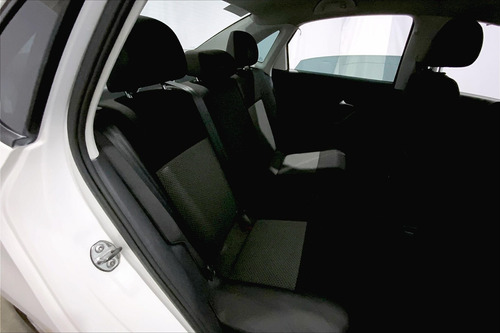 Imagen 19 de 25 de Volkswagen Vento Sedan 4 Pts Starline Ta A/ac Mp3 R-15