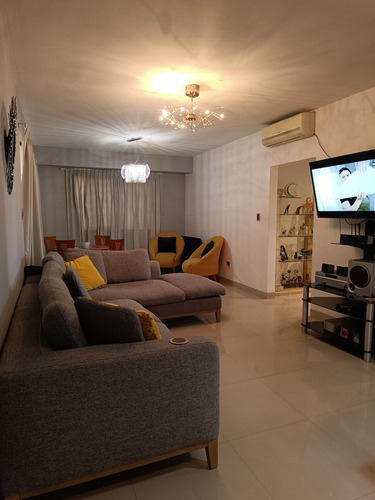 Elena Hidalgo Vende Apartamento En La Urbanización El Parral Residencia Royal Palace Posee Hermosa Vista, Fácil Acceso A La Autopista, Cercano A Centros Comerciales (solo Clientes)