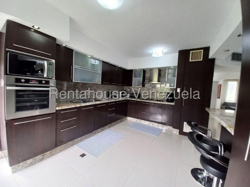 Maria E. Rentahouse Vende Lujoso Y Confortable Apartamento De 195m2 Con Bellas Areas Comunes Bien Reservadas Con Piscina, Caney Y Cancha Deportiva, En Colinas Del Turbio, Lara#25-23505*