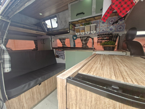 Kombi Home Com Teto Alto Imperdível