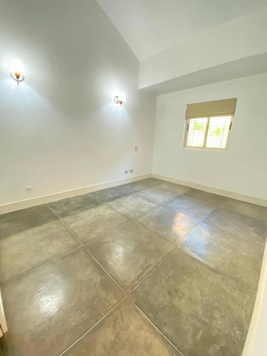 Vendo Exclusivo Townhouse En Altos De Guataparo Valencia