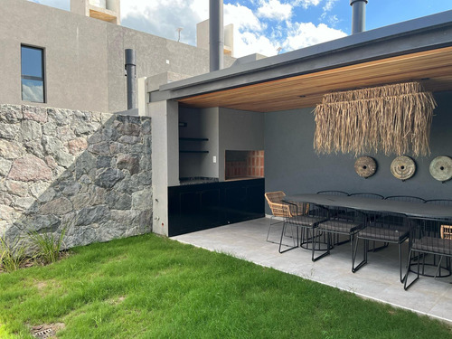 Venta - Housing Duplex 2 Dormitorio 3 Baños - Pileta En Nobu