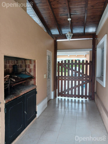 Casa En Venta En Barrio Los Jazmines Con Piscina