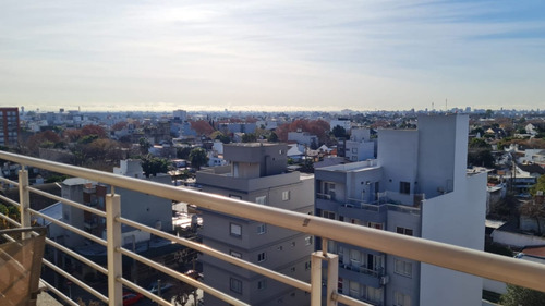 Dueño Directo Vende 2 Amplios Departamentos Con Vista Panorámica Y Cochera Cubierta. Apto Crédito. Excelente Ubicación En Moron A Pocas Cuadras Del Centro Comercial. Sin Comisión Inmobiliaria