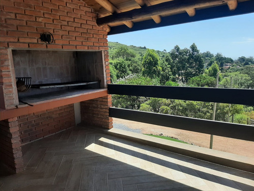 Imagen 13 de 28 de Vendo Hermosa Casa A Estrenar Con Mobiliario Nuevo. A 8 Cuadras Del Hotel Colon En Cerro De La Gloria Con Vista Panorámica A Los Cerros Y A La Rambla De Los Argentinos.