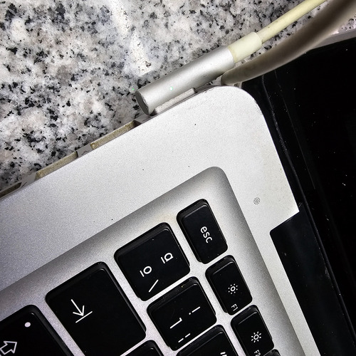 Apple Macbook Pro A1278 Para Reparar O Repuestos Gris (Usado)